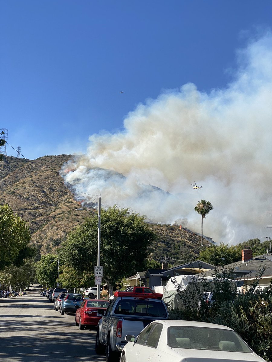 jimbarrero's tweet photo. Fire above my house in Duarte. #fire #duartefire https://t.co/IpMqm7wHzI