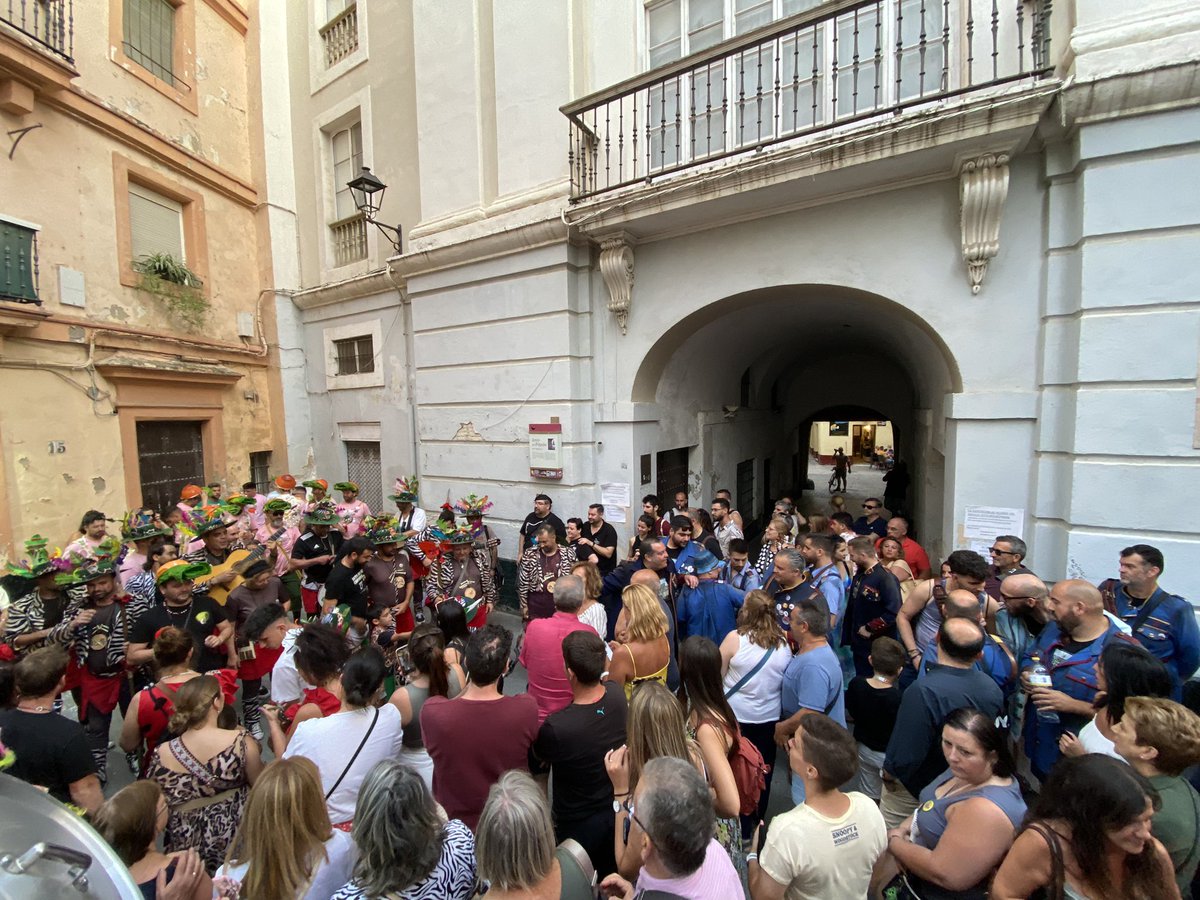<a href="/ComparsaTocina/">La Comparsa de Tocina</a> Gracias por este ratito de Carnaval!!
