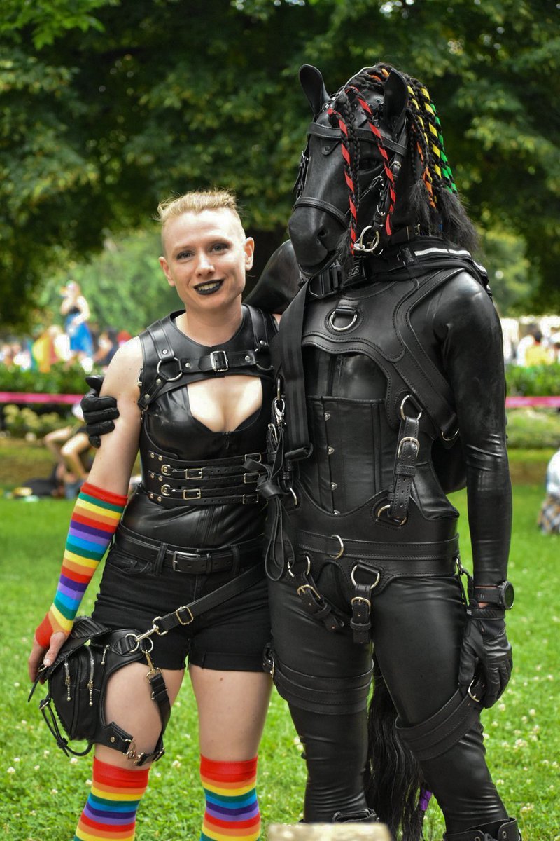 I didn't get any photos of @ryepony and I at #Pride2022 yesterday, but thankfully there were a lot of people who did. One of them was kind enough to share. Thank you kind stranger for getting a photo of me and my pretty pony. 

#dcpride #capitalpride #ponyplay #WashingtonDC