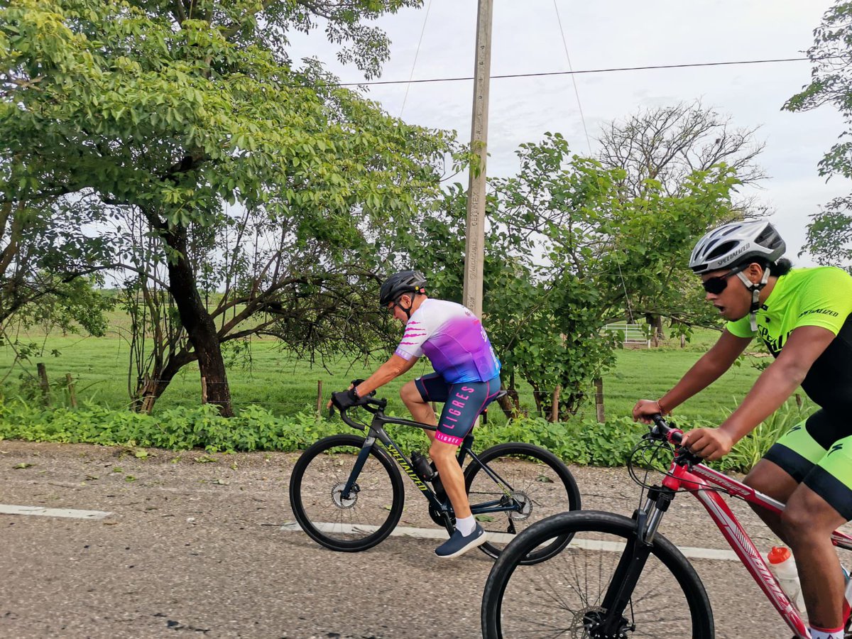 alfreara's tweet photo. #ChecaraeYEjercitarse Vuelta Ligres Tonala mi mejor promedio de velocidad hasta ahora, casi 25 Km/hr puede ser bajo para los avanzados pero para mi es un gran logro.
#Ligres https://t.co/vNfXBL67oZ