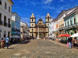 San Salvador es la ciudad capital más antigua de Centroamérica. Según estudios, El Salvador es considerado el cuarto país más feliz del mundo, empatado con EE.UU y Finlandia. Hoy celebra 198 años de la promulgación de su primera constitución como un estado libre.