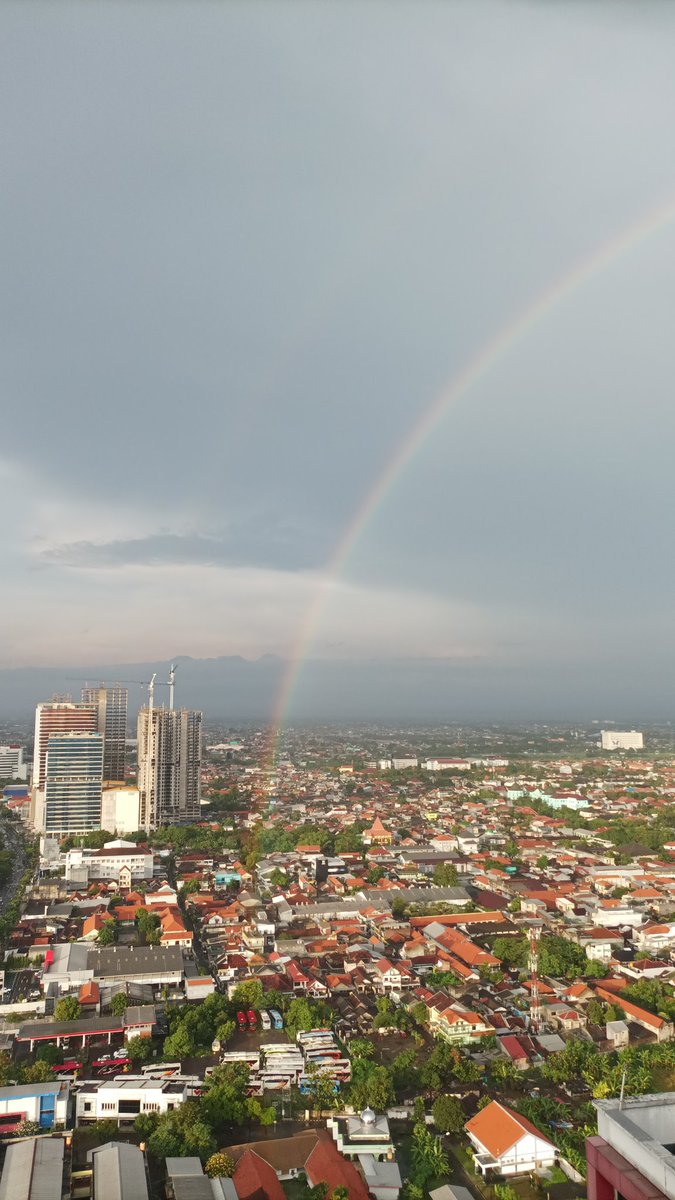 abdillah_17's tweet photo. Pelangi di langit Surabaya..
Foto diambil dari lantai 40, Tamansari Papilio.. https://t.co/ih38YFlD0l
