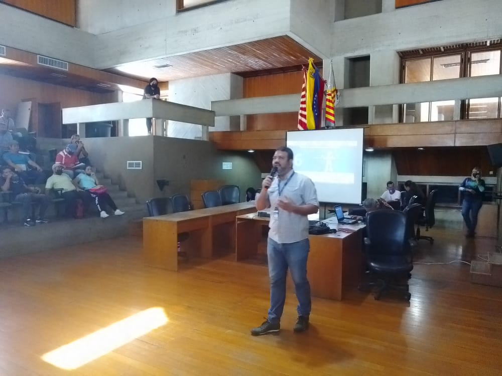 uptlara's tweet photo. #ResumenSemanal Los Docentes @dajomarti y @jose_pinedag dictaron la clase introductoria a los Emprendedores en el inicio de la III Cohorte del Diplomado Convenio #Uptaeb #Fumdes
#IptaebActiva
@michellyvivas @LuisJonasReyes @mppeduniv https://t.co/BbSANJTNDM