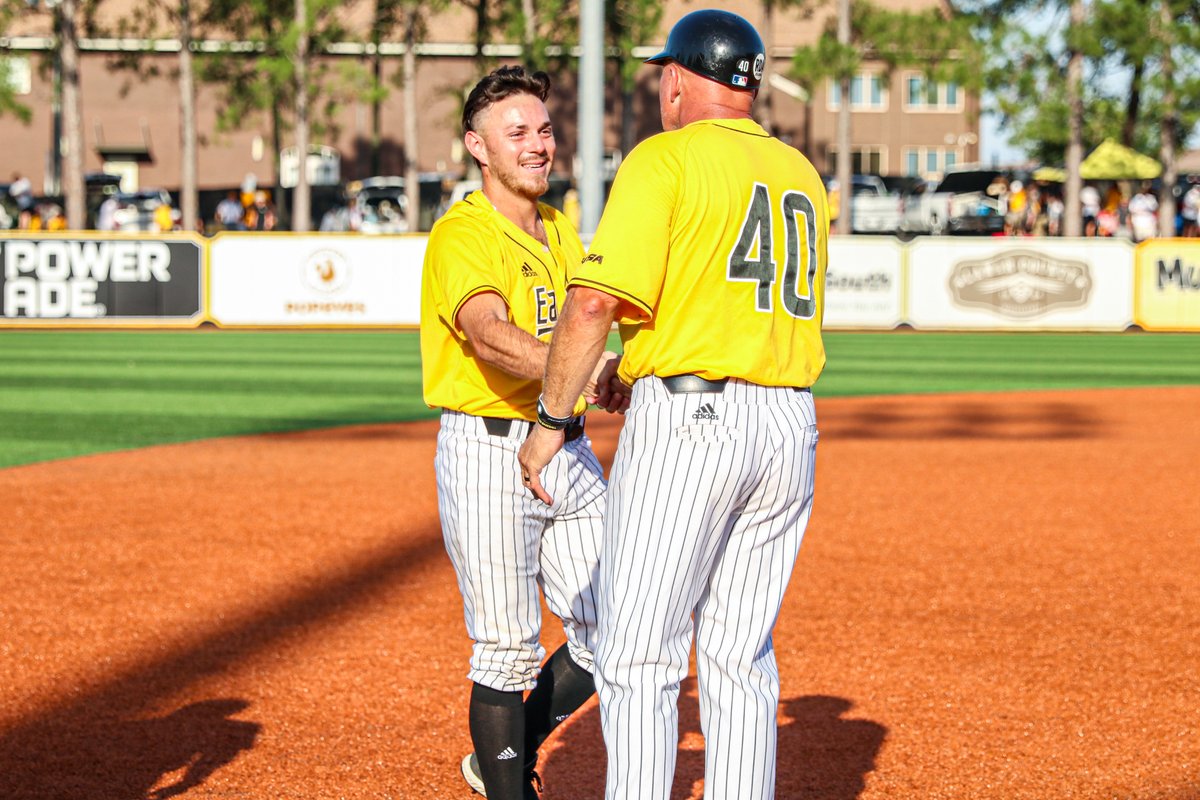 SouthernMissBSB's tweet photo. 𝟏,𝟎𝟐𝟎 𝐚𝐭-𝐛𝐚𝐭𝐬
𝟑𝟏𝟗 𝐡𝐢𝐭𝐬
𝟐𝟔𝟎 𝐠𝐚𝐦𝐞𝐬

Forever a Golden Eagle. Forever 14. 

#EverythingMatters | #SMTTT https://t.co/RcvKFV7jfd