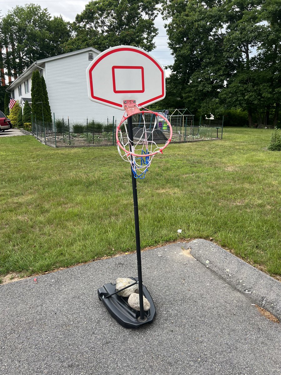 ChiefClark81's tweet photo. Earlier @NortonMaPolice Dept’s 4pm-12am shift, Sgt. Eisnor, Ptlm. King and Ptlm. Kennedy brought 9 year old Darius a surprise, he was in need of a new and upgraded basketball hoop and with the help of Sgt. McNeice of @LakevilleMAPD they made it happen! https://t.co/SoyGkxLrpQ