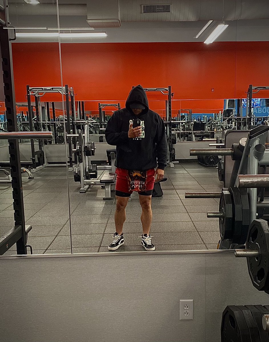 Going through a lot at the moment in life 🤯 but I gotta remember to stay strong 💪🏽 and positive‼️ Not just for my self but for my Kids 👨‍👧‍👦 
 
The #Gym is my sanctuary and where I thrive I will not be defeated by this Life lesson ‼️ I will come out on top ✅

#gymmotivation