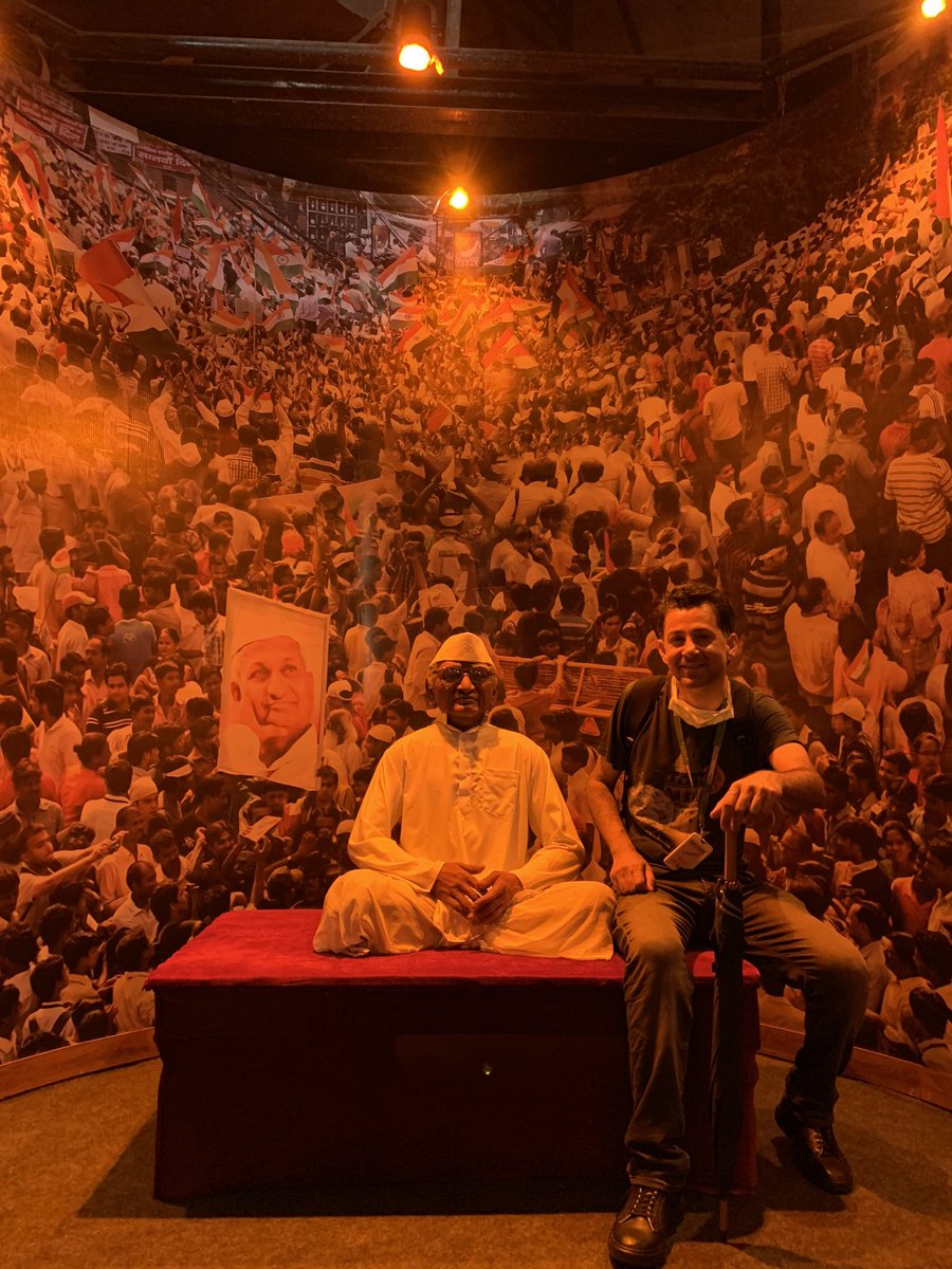 drsiyar's tweet photo. Sayın Anna Hazare ile ülkelerin yolsuzluk sorunları ve demokrasi hareketleri üzerine hasbihal ettik. Kendisi ülkemize selamlarını iletti. https://t.co/Dg7BSuP3zP