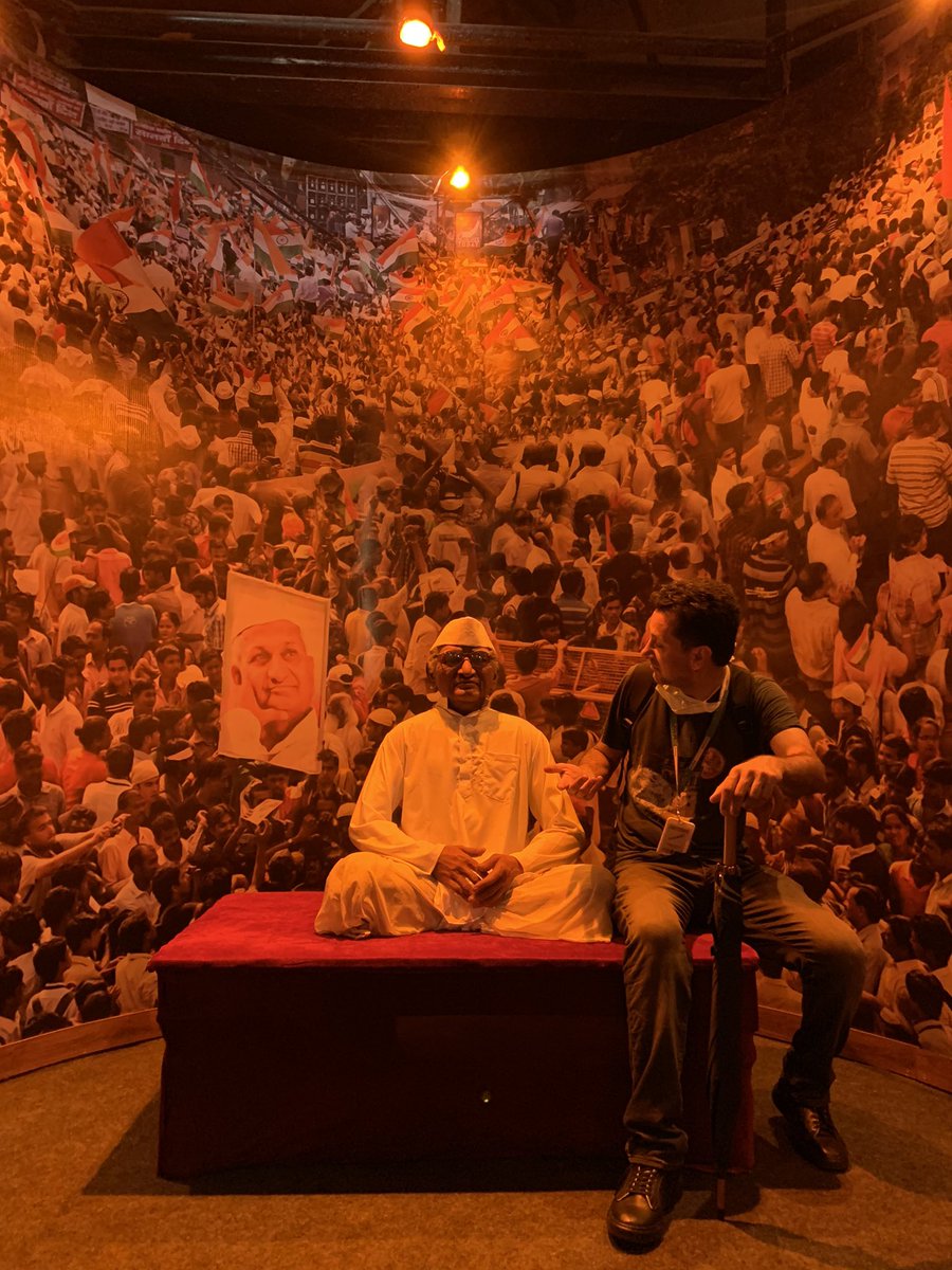 drsiyar's tweet photo. Sayın Anna Hazare ile ülkelerin yolsuzluk sorunları ve demokrasi hareketleri üzerine hasbihal ettik. Kendisi ülkemize selamlarını iletti. https://t.co/Dg7BSuP3zP
