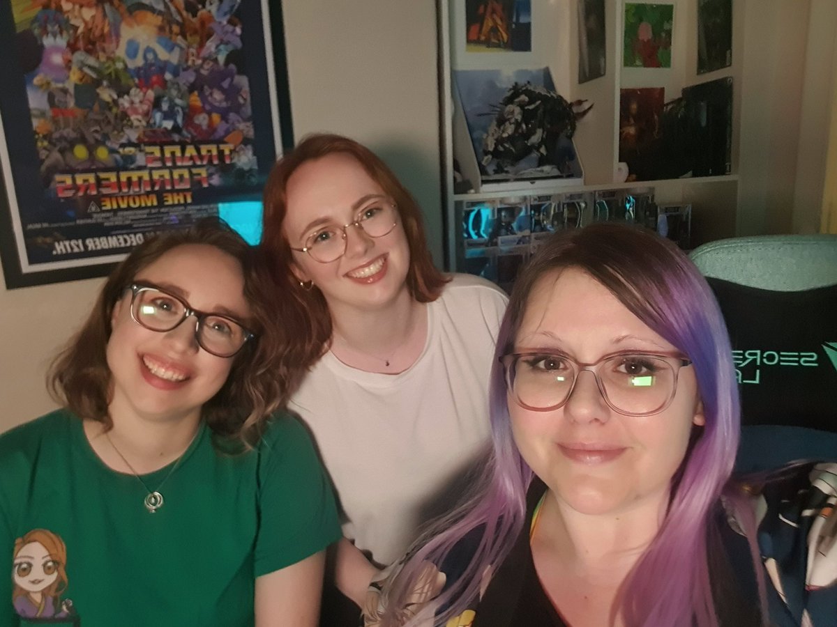 Jarvdusa's tweet photo. 2 &amp; 1/2yrs ago @lamelycanthrope &amp; I met in the Access chat.

Today we are family, &amp; I love her sister @ClaireRouge too.

Thank you @DavidJackson_85 @rob_pearson86 @Rosie_Caddick &amp; @ashmillman. 

It's because of you that our trans Atlantic friendship began. We're forever grateful https://t.co/6Fe5BwQqhr