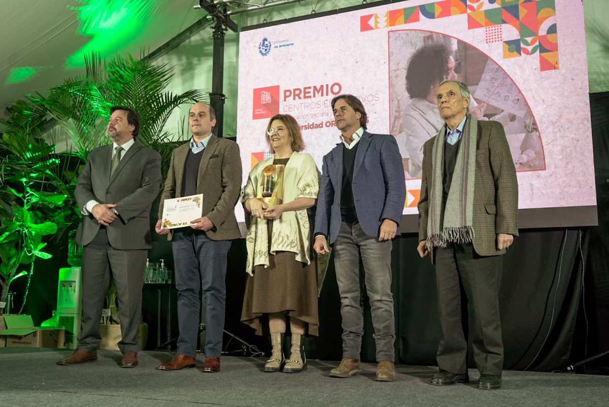 MAmbienteuy's tweet photo. 🏆 El 1er #PremioNacionaldeAmbiente en la categoría Educación Terciaria y Universitaria es para la Facultad de Administración y Ciencias Sociales de la @UniversidadORT. https://t.co/j65wt2Hja1