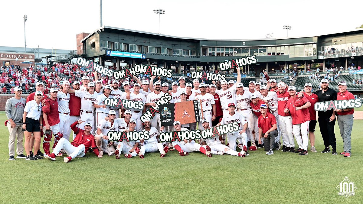 Thank you Jesus for this moment. The definition of TEAM! …can finally tweet out #OmaHogs