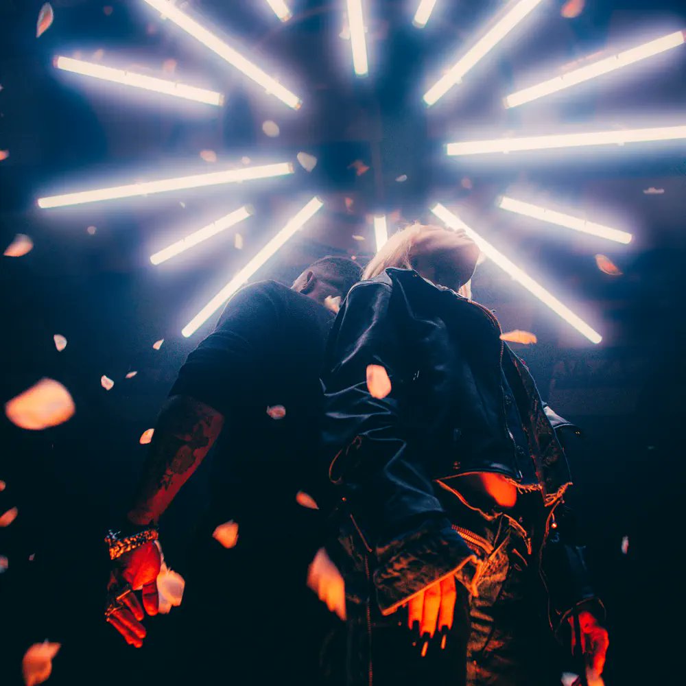 statsluisa's tweet image. .@exudoblues &amp;amp; @luisasonza’s “Hotel Caro” listen now on all streaming platforms.

— Follow and turn on notifications to stay updated on its chart performances.