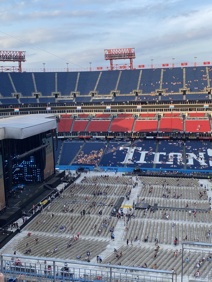 _Sadie_Lee_'s tweet photo. all the way from UTAH to attend our first CMA Fest!! 🤠 #ChevyCMA @chevrolet @CountryMusic #firstcmafest https://t.co/VjcBhUrpJL