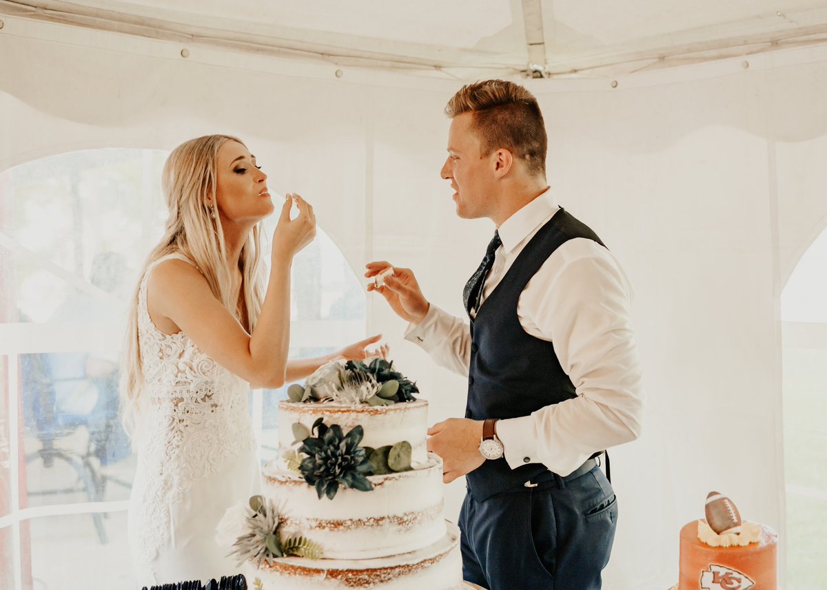 KenSok13's tweet photo. Happy one year anniversary @dubbert23! Thanks for always being so proud of me stuffing my face with food! I love you! https://t.co/qG88UWS0RD