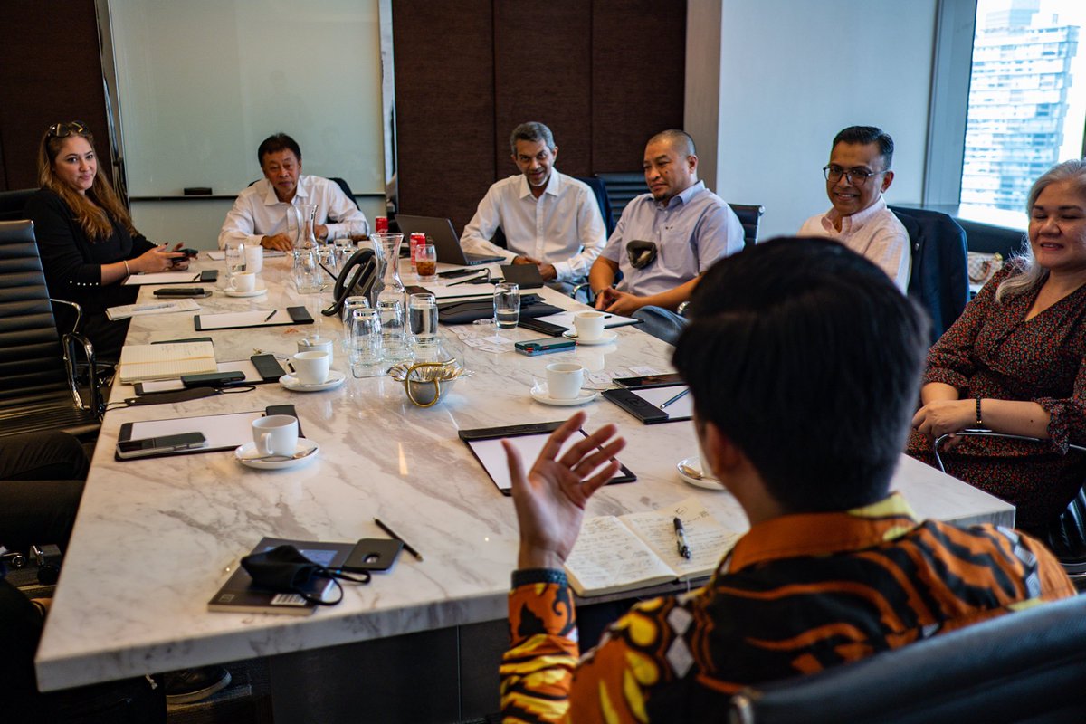 SyedSaddiq's tweet photo. Honoured to have been invited to meet representatives from the US-ASEAN Business Council. 

The meeting was attended by representatives from Malaysian based US companies Coca-Cola, ConocoPhillips, IBM &amp; General Electric International. https://t.co/J3wygfnuje
