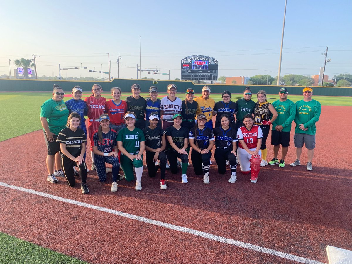 East softball with the win 10-7. ⁦<a href="/ChrisThomasson7/">Chris Thomasson - KIII Sports</a>⁩ ⁦<a href="/CallerSports/">Caller Sports</a>⁩ ⁦<a href="/qmartinez/">Quinton Martinez</a>⁩