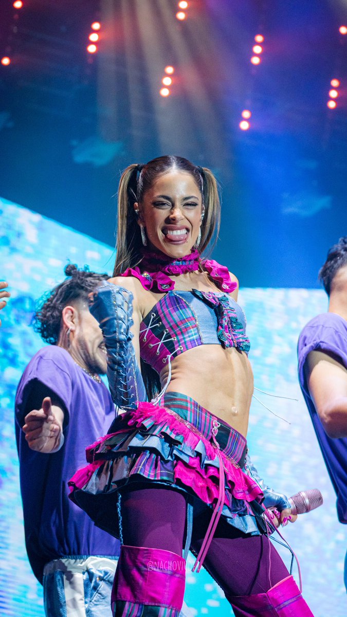 NachoViudez's tweet photo. ¡Capturas de anoche! @TiniStoessel en Santa Fe.
#TiniTour2022  

Sublime 💫 https://t.co/hWU1JAKx2K