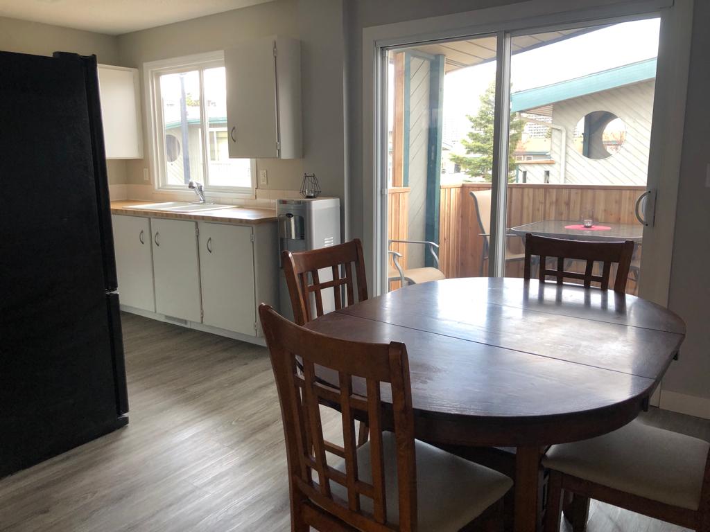JasonClouston1's tweet photo. Still looking for a female post secondary renter to fill a open room in Edmonton. 15 min to U of A, quiet area, close to shopping and the Whitemud. Currently 2 - U of A female students looking for a 3rd.
$600/month all utilities and Internet included. Washer/dryer in condo https://t.co/Z96mUVNqUu