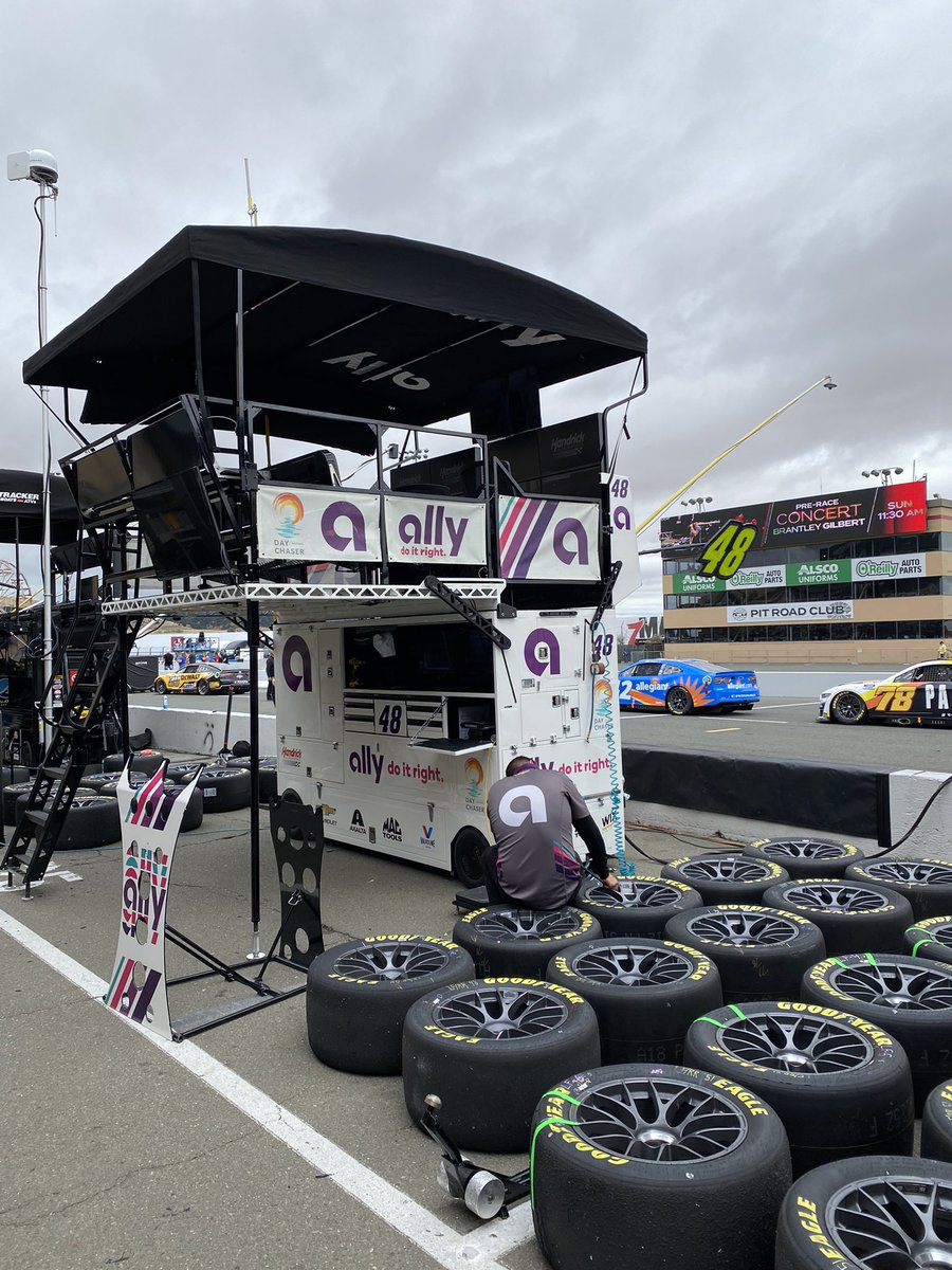 Andrew B tweet media