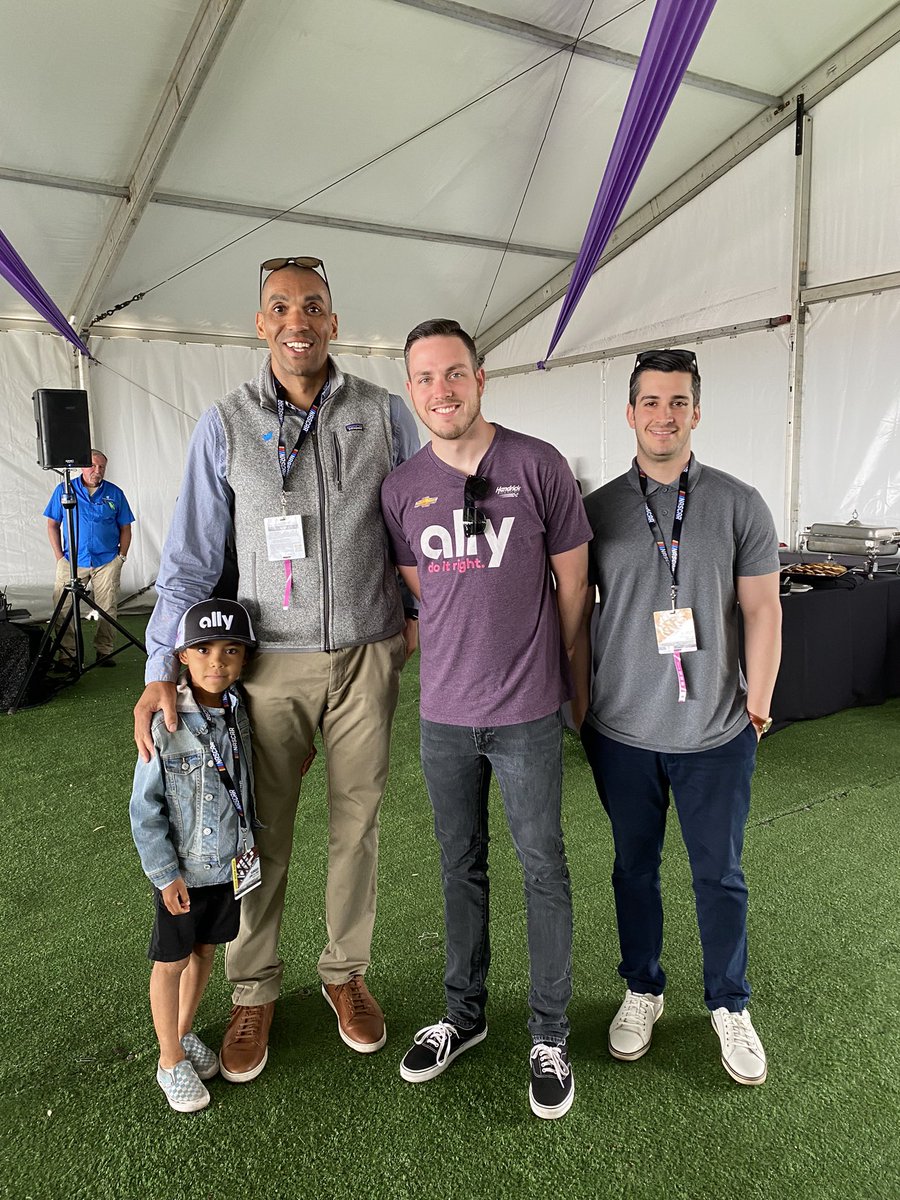 Andrew B tweet media