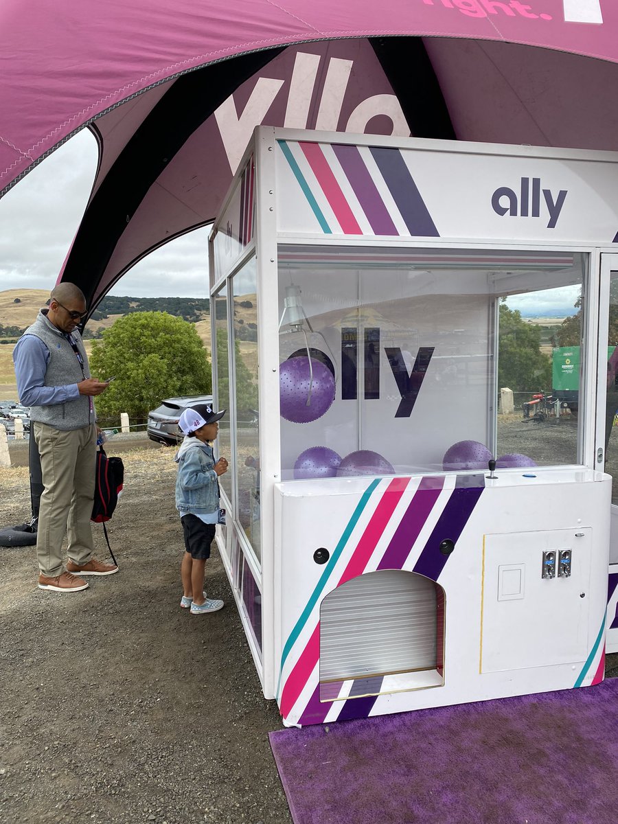 Andrew B tweet media