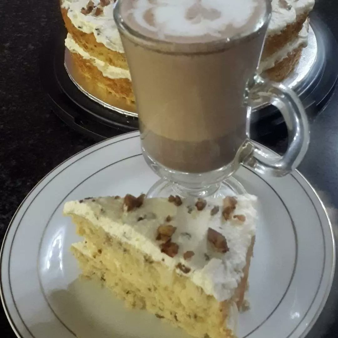 Neeresh01's tweet image. Soft,tender filled with nutty goodness...Butter Pecan cake.
Jus the fix for this cold Sunday night...damn delicious my private chef 😘