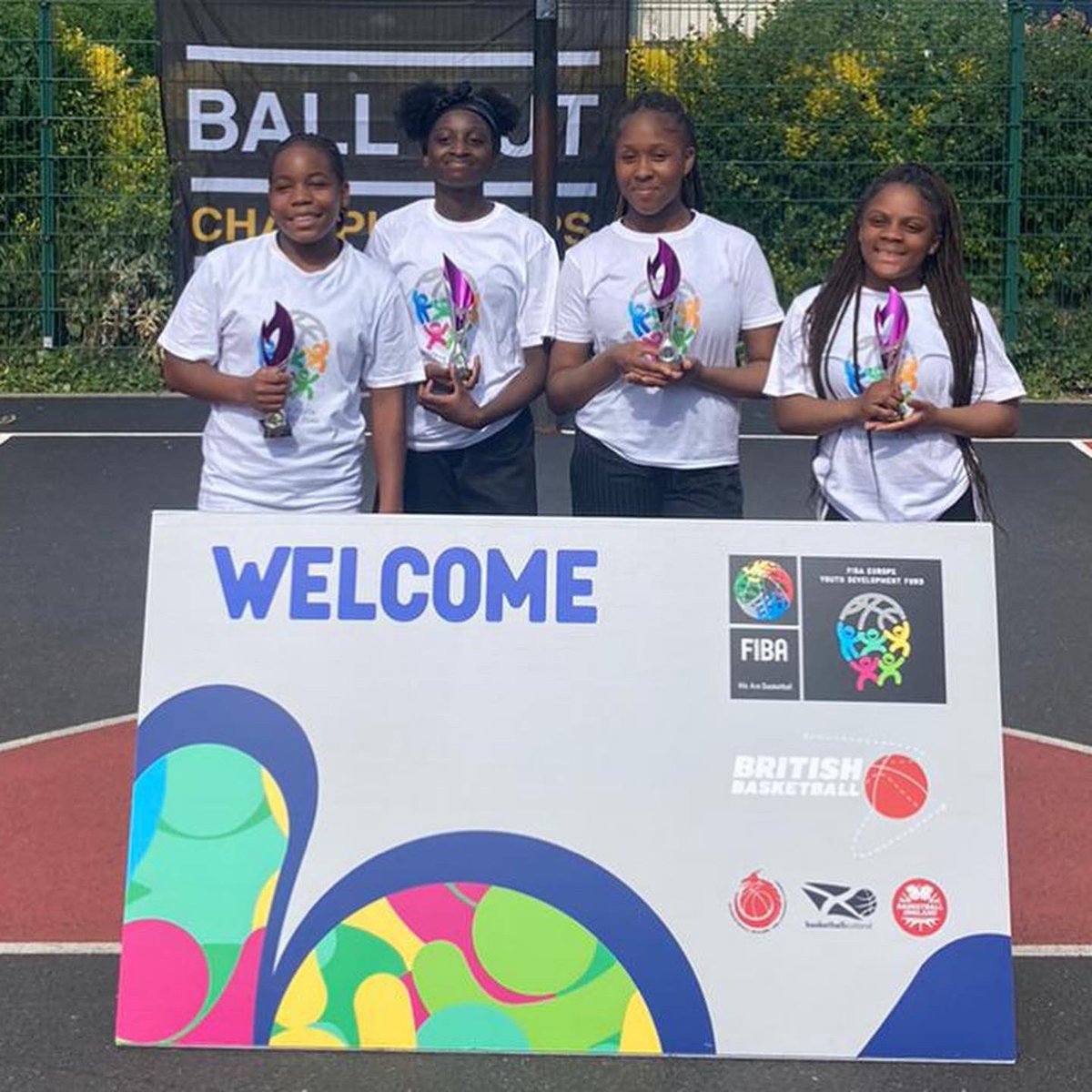 CoLABasketball's tweet photo. Congratulations to our U14 Girls who won the @BallOutUK today at Hendon Park. Wisely using the summer to improve their games is vital & they chose to do it themselves. Thanks to the coaches they employed too, great combo β
#CoLABasketball https://t.co/rsG4d9xiZi