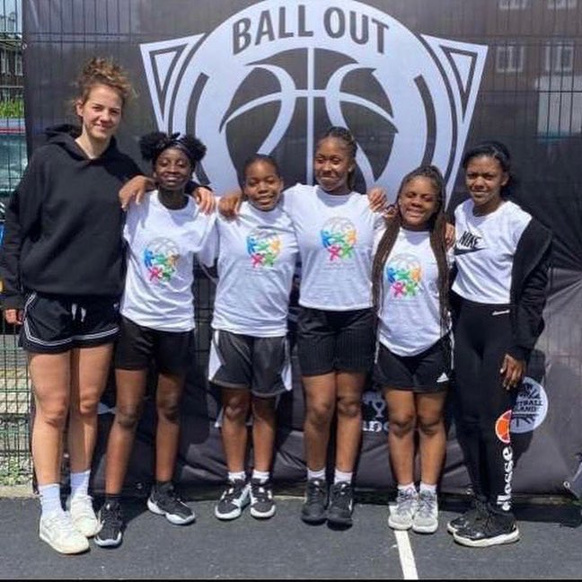 CoLABasketball's tweet photo. Congratulations to our U14 Girls who won the @BallOutUK today at Hendon Park. Wisely using the summer to improve their games is vital & they chose to do it themselves. Thanks to the coaches they employed too, great combo β
#CoLABasketball https://t.co/rsG4d9xiZi