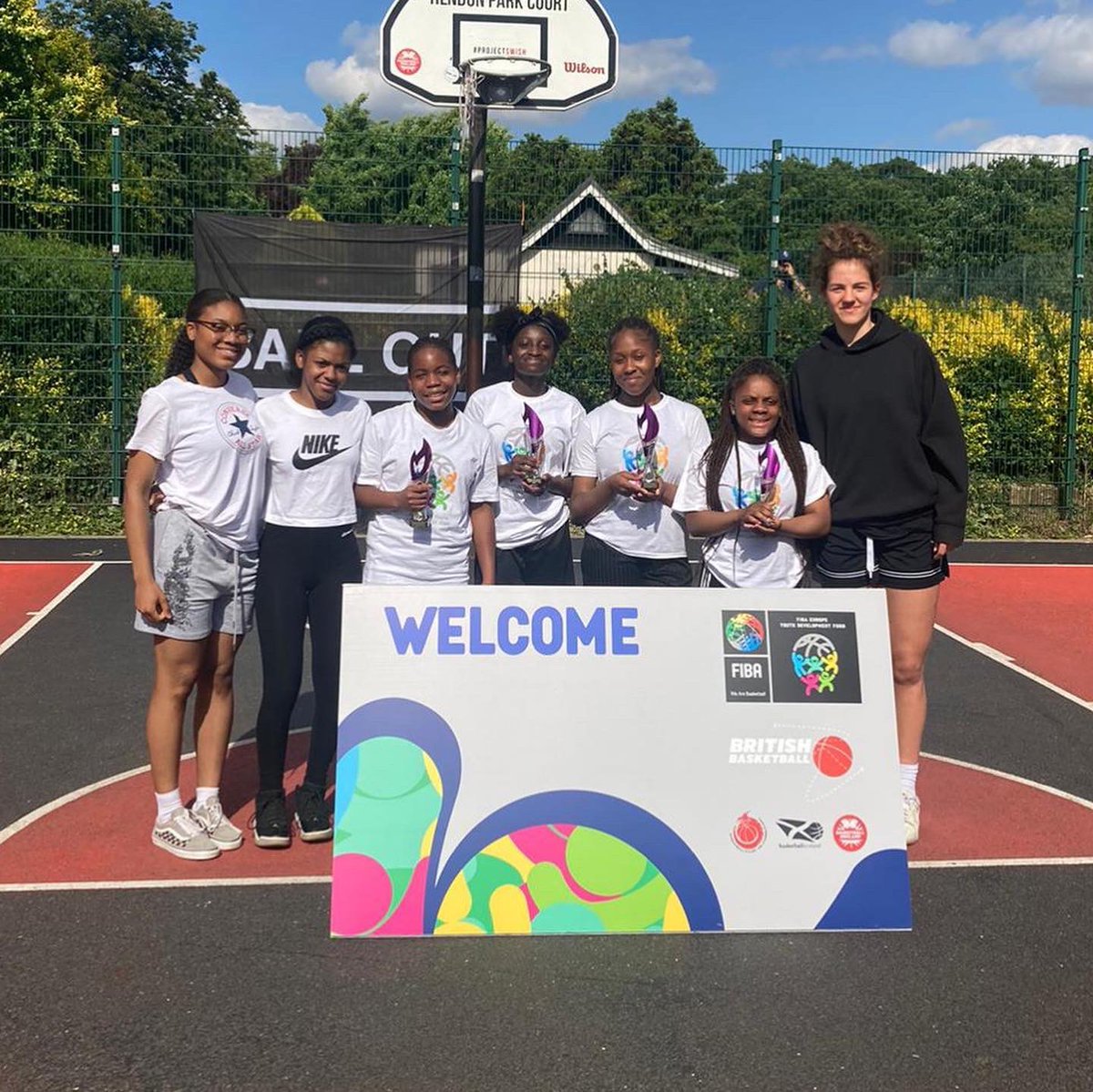 CoLABasketball's tweet photo. Congratulations to our U14 Girls who won the @BallOutUK today at Hendon Park. Wisely using the summer to improve their games is vital & they chose to do it themselves. Thanks to the coaches they employed too, great combo β
#CoLABasketball https://t.co/rsG4d9xiZi