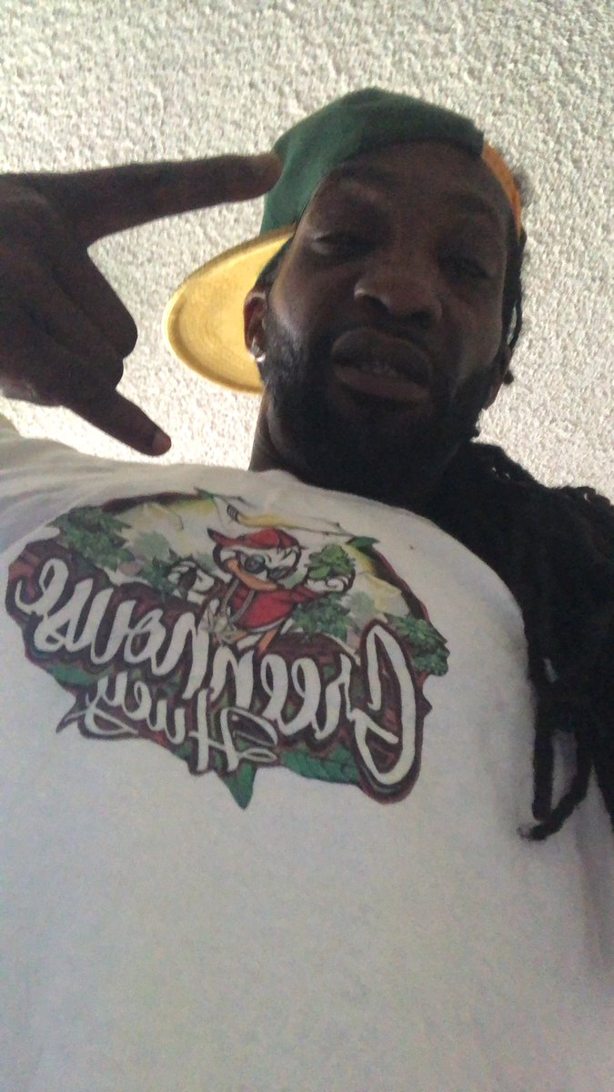 FOUR_FINGAS tweet media