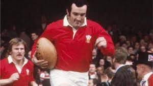 RIP Phil Bennett at total legend of the game 🏉🏴󠁧󠁢󠁷󠁬󠁳󠁿😥 #RIPLegend
