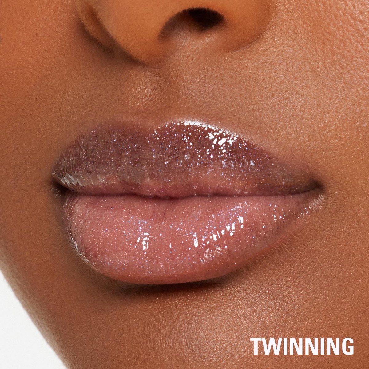 kyliecosmetics's tweet photo. forever twinning ✨ this gorgeous high gloss includes blue and pink sparkles for a gorgeous multi-dimensional shine 💙💕 dropping tomorrow 9am pst in our #STASSIExKYLIE high gloss duo! 💋 https://t.co/OOOh7FbOiR