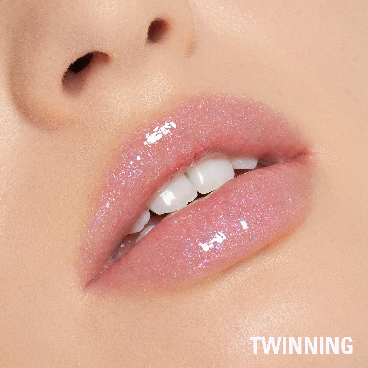 kyliecosmetics's tweet photo. forever twinning ✨ this gorgeous high gloss includes blue and pink sparkles for a gorgeous multi-dimensional shine 💙💕 dropping tomorrow 9am pst in our #STASSIExKYLIE high gloss duo! 💋 https://t.co/OOOh7FbOiR