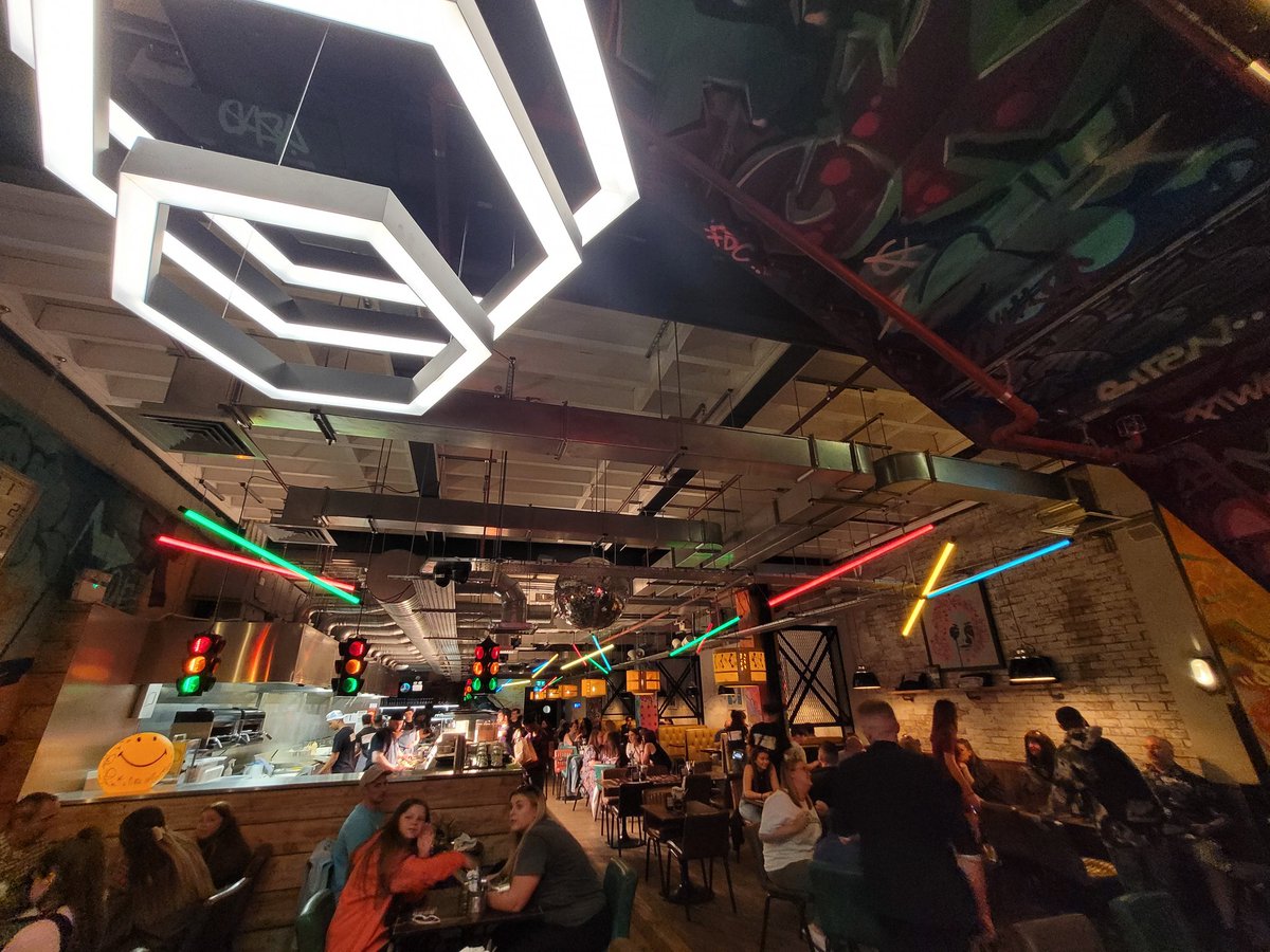ChatHelping's tweet image. #virginexperiencedays we had an awesome time at @GordonRamsay Street burgers at the o2 in London before seeing @billieeilish 
That girl sure knows how to put on an amazing show!
#Street burger #gordonramsay @O2LondonTickets @TheO2 #BillieEilish
