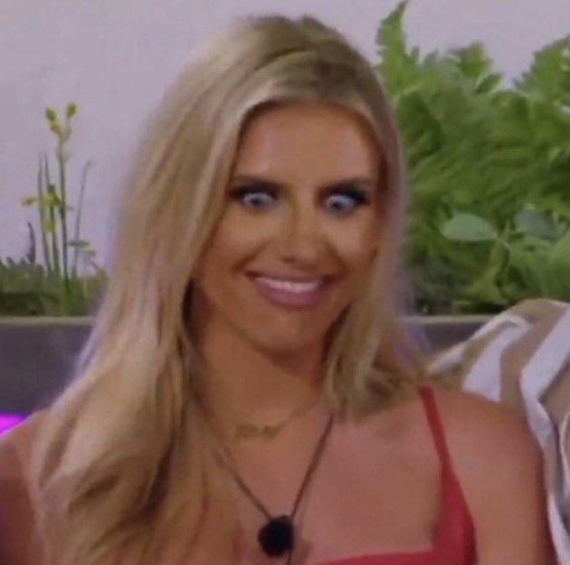 eerryyn's tweet photo. ‘doesn’t want to get back with him’ yet she’s putting extra make up on lol #loveisland https://t.co/XBh4U5KjVz