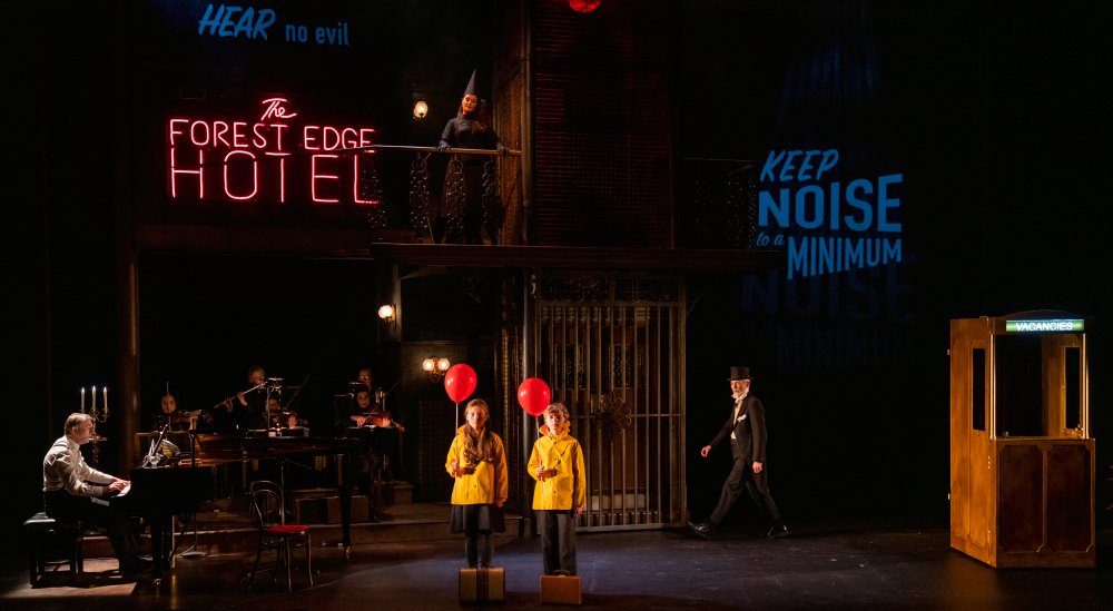 IrishTimesCultr's tweet photo. The Best Opera, in terms of best overall theatrical experience, Award goes to “Hansel and Gretel”, A Irish National Opera, Theatre Lovett and Abbey Theatre Production. Photo by Pat Redmond @IrishNatOpera @TheatreLovett @AbbeyTheatre #ITTheatreAwards https://t.co/WZp2QqnIMe
