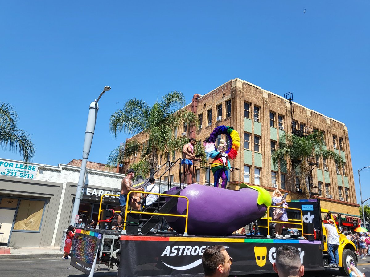 SimonSuo1's tweet photo. Day off at #lapride #lapride2022 https://t.co/WSRbXsShMc