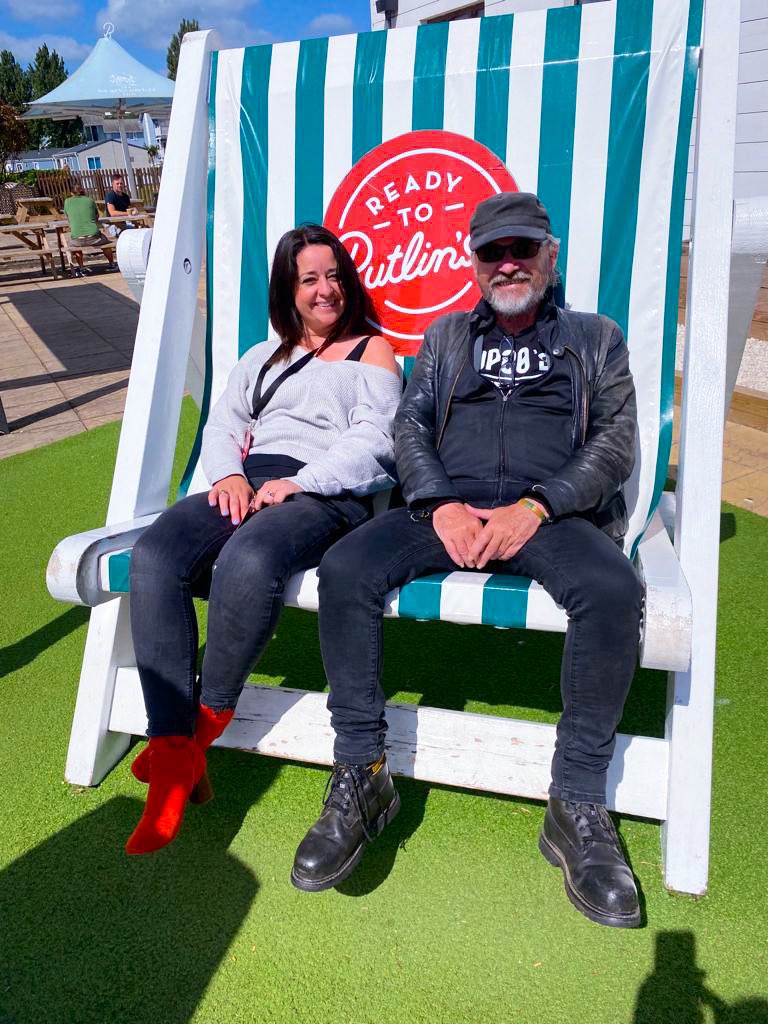 owenpaulreal's tweet photo. Me with the boss @LynneJo80s @BigWeekenders @Butlins @Absolute80s #minehead #80sweekender https://t.co/JXZgbl7Rje