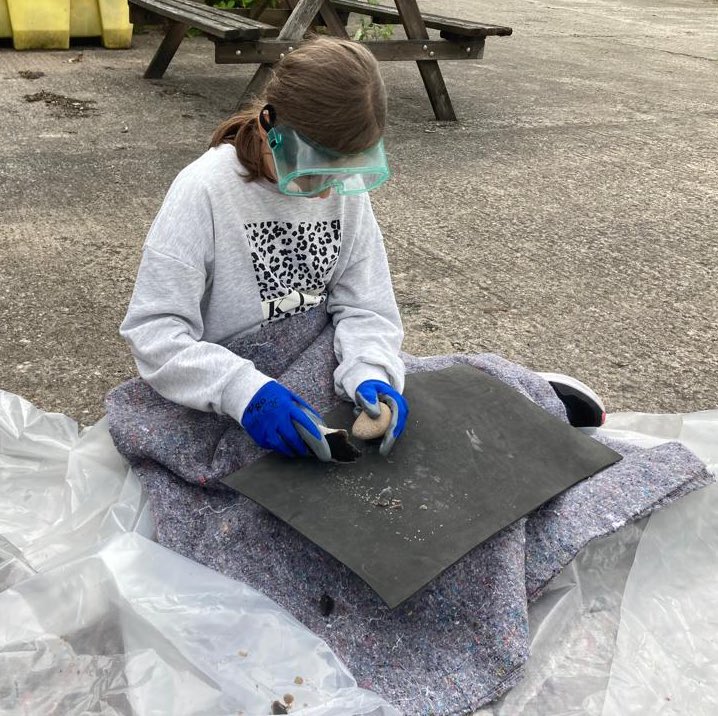 GM_YAC's tweet photo. We had a great day yesterday continuing our theme of PREHISTORY 

We made nettle string, did some flint knapping, and got a tour around the @BoltonLMS stores with @trumerz where we looked at ancient textiles! https://t.co/ihGTHfpKeq