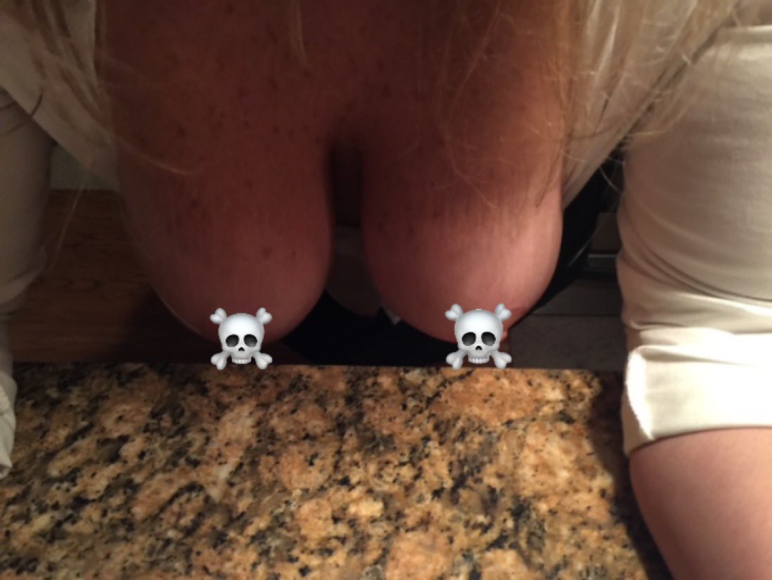 hookared69's tweet photo. Sunday hangers. https://t.co/8lfTvFAA46