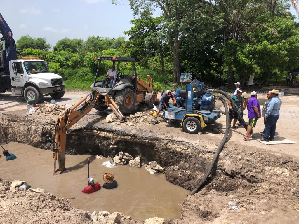 LaydaSansores's tweet photo. Después de una semana de mucho trabajo, del gran equipo de #CONAGUA #CAPAE y #SMAPAC, llega el agua a #Carmen. Desde las 8 a.m. inició el bombeo para llenar el acueducto y cárcamos.
Estamos comprometidos para apoyar a nuestros hermanos carmelitas y tengan la justicia que merecen https://t.co/mGOJwWT7Gt