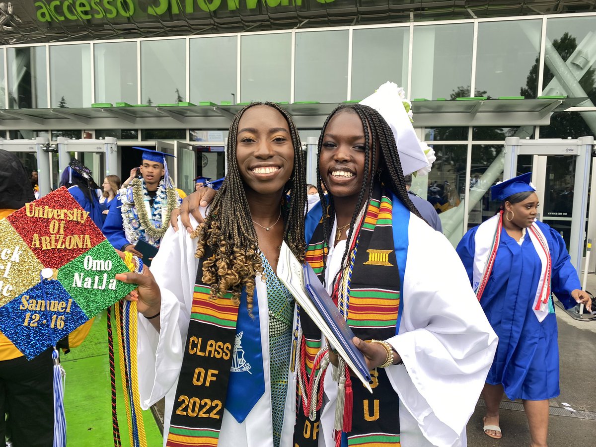 FWPS210's tweet photo. Keep soaring to new heights! Congrats FWHS #Classof2022 graduates. @federalwayhigh #EagleGrad https://t.co/k2ruLMhM2W