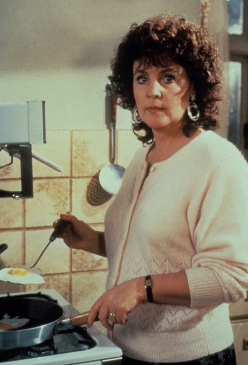 Lizzie_C_Carter's tweet photo. Watching #ShirleyValentine as I have to do every time I see it is on. It just feels more and more relevant with every viewing. Way ahead of its time. Excellent performances. Stunning script. #Chipsandegg https://t.co/g3pZxuCMcB
