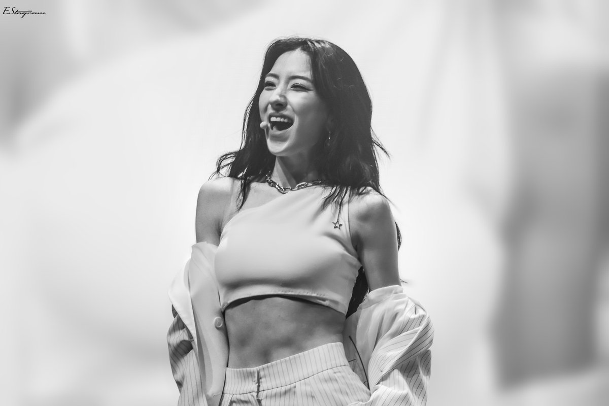 EStagram527's tweet photo. 220611 Wonderland Concert Day 1 4K

The Black - Easy

주연의 복근

#우주소녀 #은서 #손주연 #WJSN #EUNSEO
@WJSN_Cosmic https://t.co/kMPudawsmz
