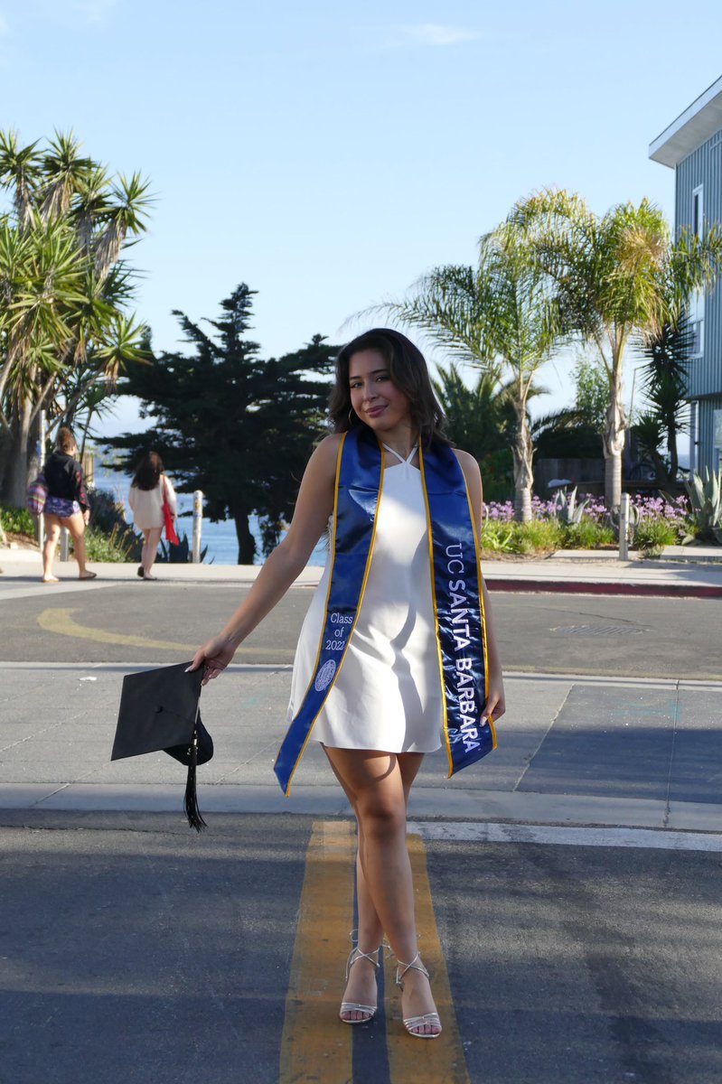 lauris77's tweet photo. Congrats Anna Sophia!!! Enjoy the summer before you get a J O B 🤣🤣 #UCSB2022 https://t.co/fNcsCZfE1r