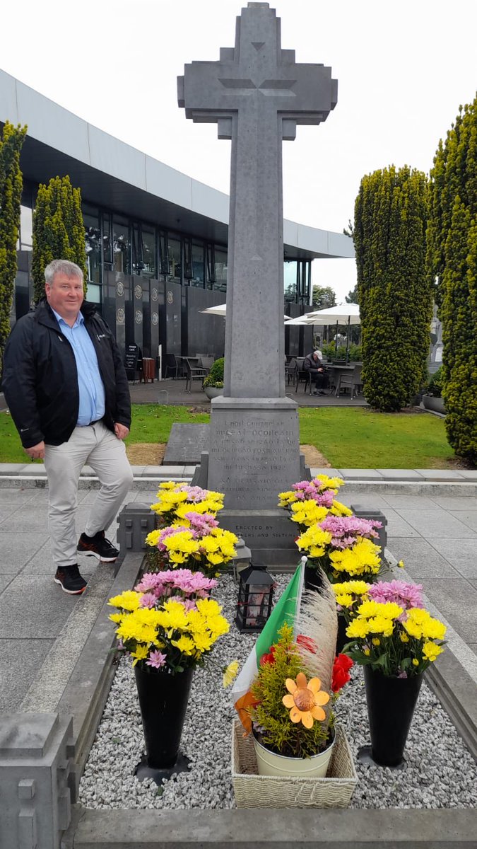 conwayforclare's tweet photo. While up in Dublin for the match yesterday I visited the graves of General Michael Collins &amp; Arthur Griffith at @glasnevin two of our greatest Irish patriots https://t.co/xHKwUHEyRs