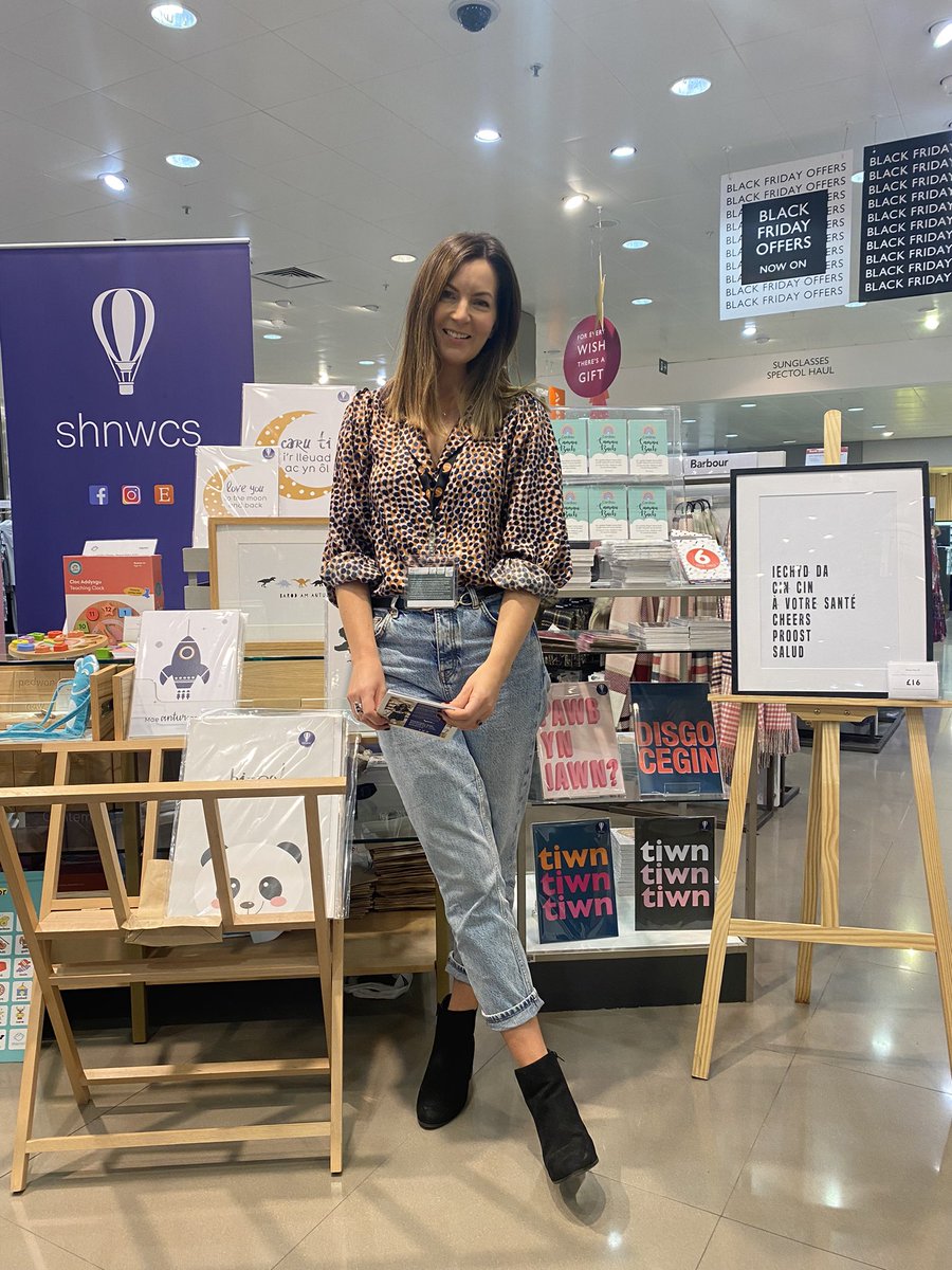 shnwcs1's tweet photo. #throwback wythnos amazing yn @JohnLewisRetail  #caerdydd  #cardiff  #wearepartners  some months ago. 🙌🏼

https://t.co/LRHZDursq8 https://t.co/K7TXQVQT0J