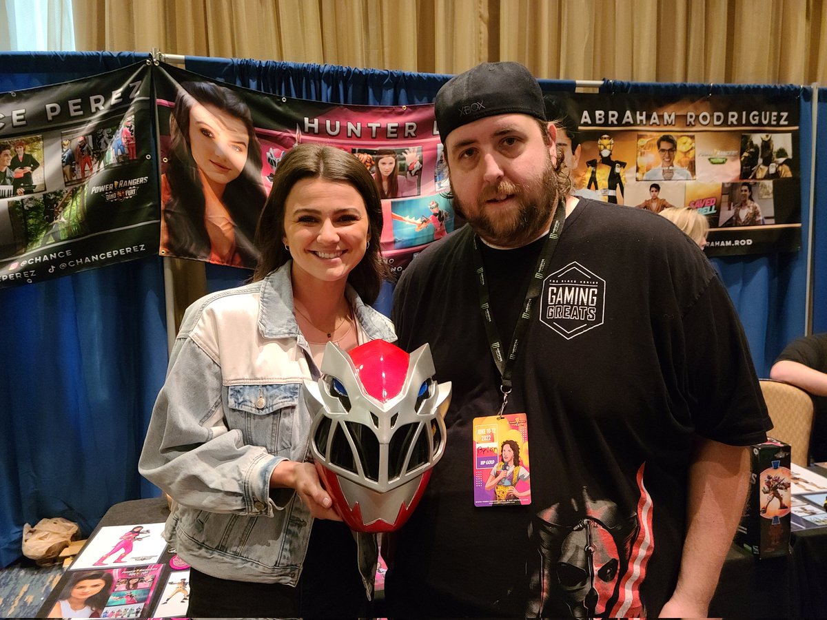 Elite025's tweet photo. @HunterDeno_ is extremely nice and it was fun getting to meet her. Definitely hope she comes back to #Rangerstop. #RangerstopandPop #PowerRangers #PowerRangersDinoFury https://t.co/h3Nr1Pzgol