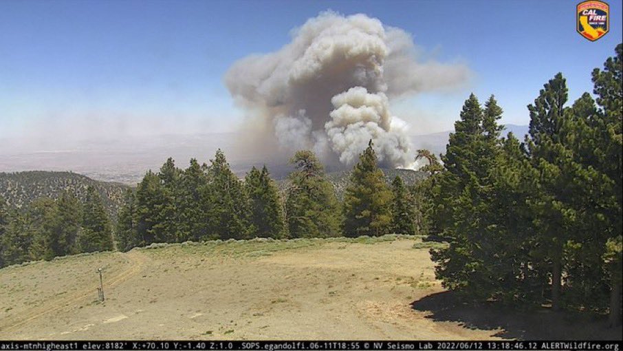 SoCalFireNetwrk's tweet photo. 🚨 WILDLAND INC 🚨 The #SheepFire has dramatically grown in the last hour due to a wind shift. Multiple strike teams and aircraft have been ordered. Evacs ordered for desert front, evac warning for #Wrightwood 🔥 https://t.co/A8EENYDfgR