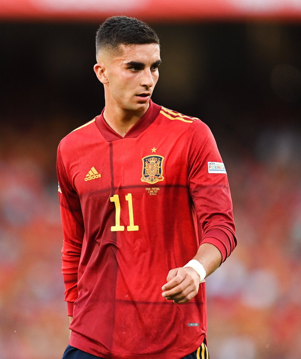 AlvaroRamos00's tweet photo. 👕🇪🇸 ¿Qué camiseta llevarías a #Catar2022?

🔄 Masculina (izquierda)
❤️ Femenina (derecha) https://t.co/5M7UofZ95y